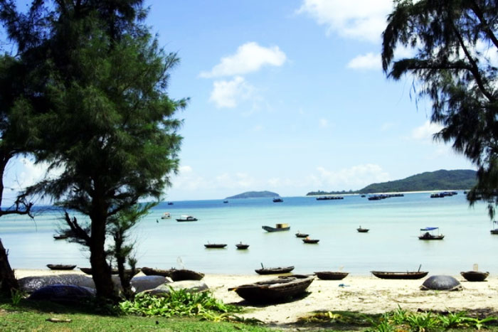 The wonderful beach of Ngoc Vung island